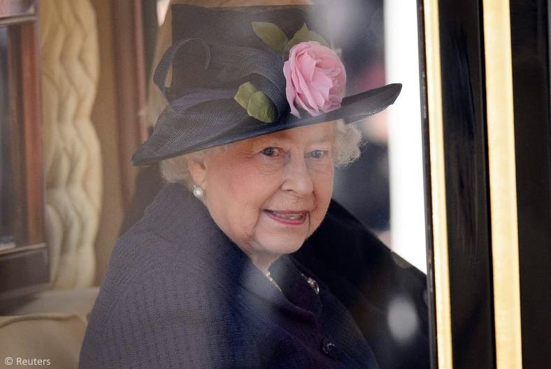 The London FTSE 100 index falls on the news about the health of Elizabeth II