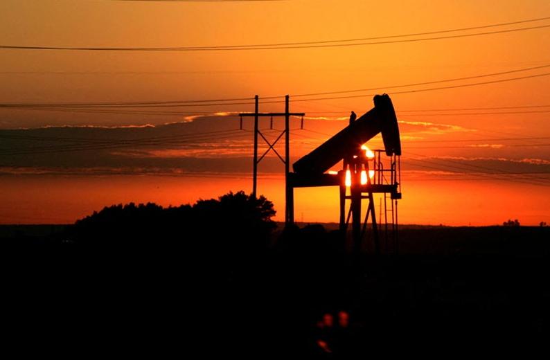Oil prices ended August with a decline and continue to fall
