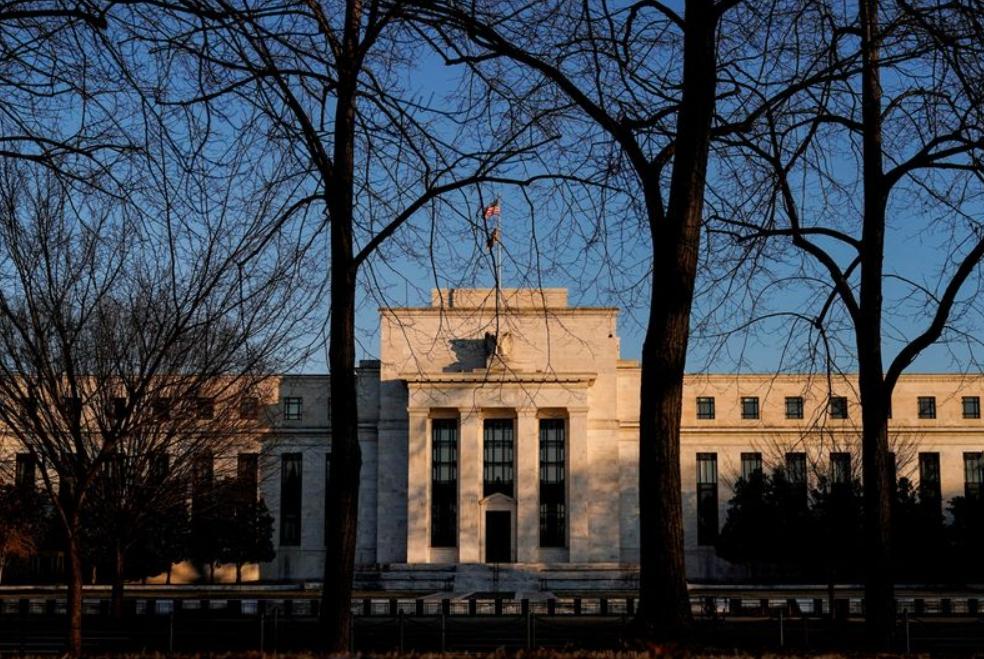 Wall Street Forecasts Earlier Fed Rate Cuts Following Dovish Central Bank Tone